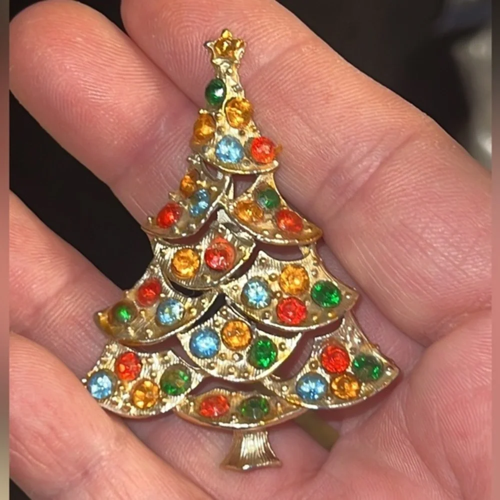 Vintage Colorful‎ Rhinestone Christmas Tree Gold Tone Holiday Pin Brooch